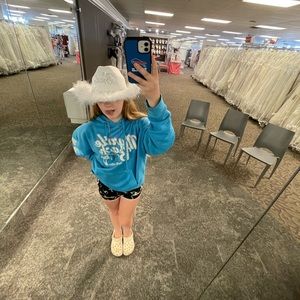 Meet your Posher, Layla